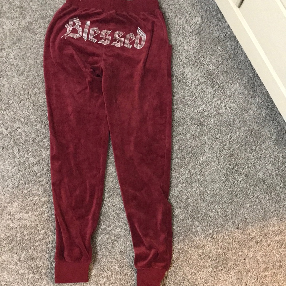 Cute maroon joggers with rhinestone’s on the back!!